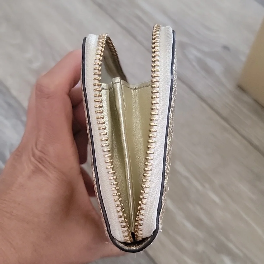 Wallet - Picture 4 of 5